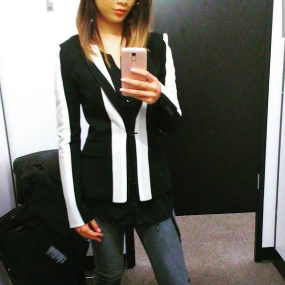 ❤ Meet your Posher, Carolyn❤ - Picture 3 of 7